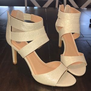 8.5 NEW Gold Comfortable Heels